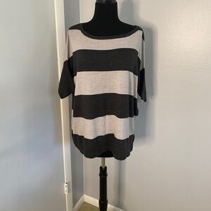 New York and Company loose fit sweater Size M NWT